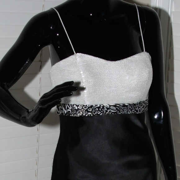 Formal Prom Dress White Seq. Black - Size 4 NWT - Picture 1 of 3